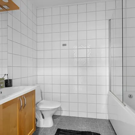 Cozy With Three Bedrooms And Parking * Tromsø